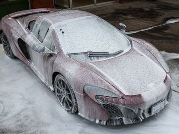 Mclaren 650s getting an entire exterior wash to decontaminate all the dirt & stains