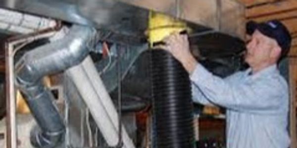a tech cleaning air ducts