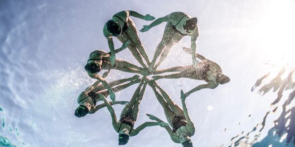 artistic swimming synchronized swimmers