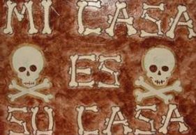 A photo with 2 skulls and bones and the caption "Mi Casa es su casa".