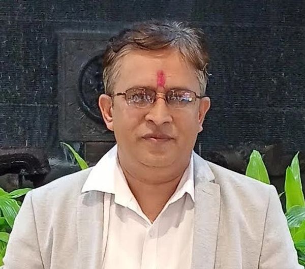 DR. MANISH SHARMA 
FOUNDER & CHAIRMAN
