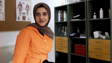 female mctimoney chiropractor wearing a linen styled shirt with a cute tie back