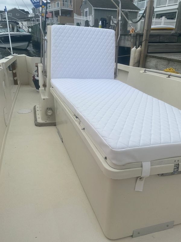 Center console seating. Locking stainless marine grade hardware