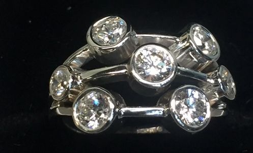 18ct white gold and diamond ring