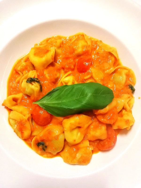 vegetarian tortellini with tomato and mascarpone sauce