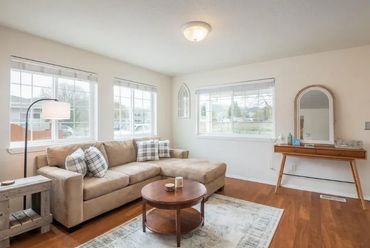 Tv Room and a great porch to reflect about fish landed and great landscapes