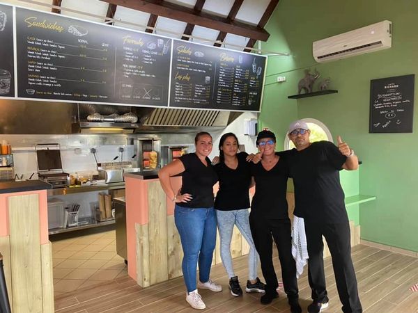 Staff du restaurant Mykebab à Baie-Mahault