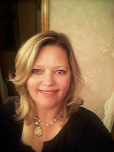 Dee Ann M. Sweeney, a compassionate creative, waiting to be inspired by your story.