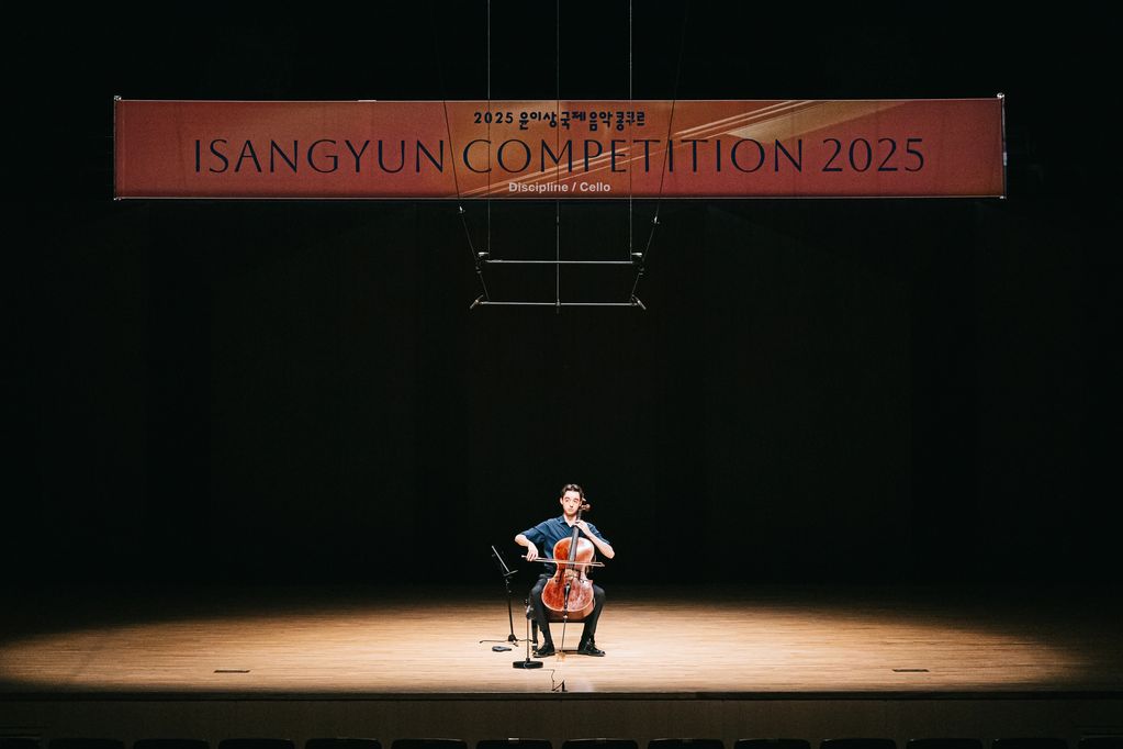 Cellist performing in Isangyun Competition 2025.