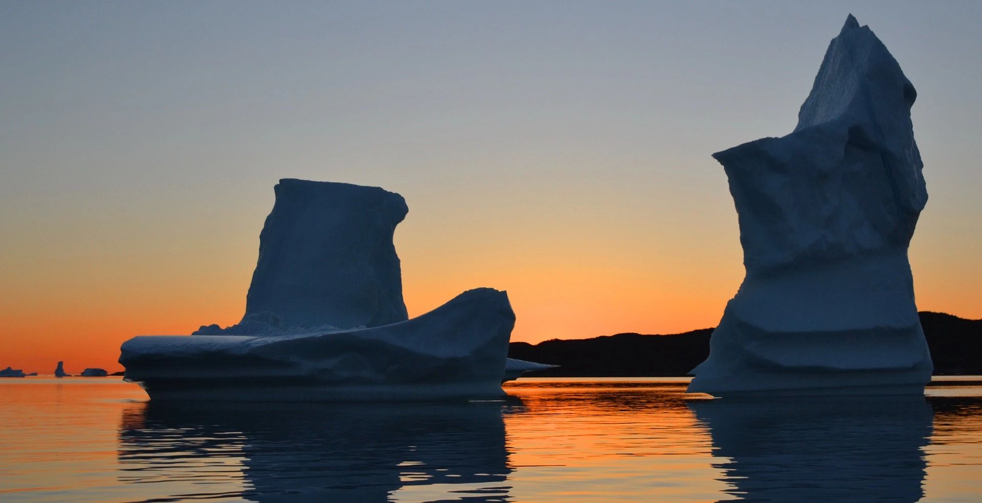 A beautiful sunset iceberg tour!