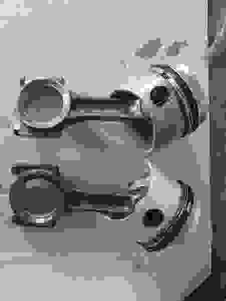 RECONDITIONED CONROD AND NEW PISTONS