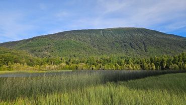laguna turbia en puerto pirihueico