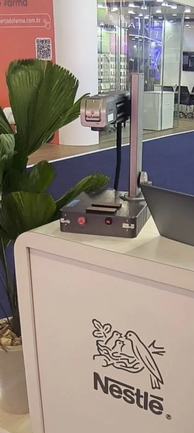 Personalização a laser ao vivo em eventos corporativos e ativações de marca