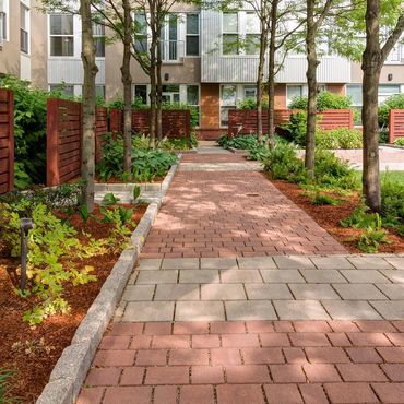Paver walkway with cobblestone pavers
