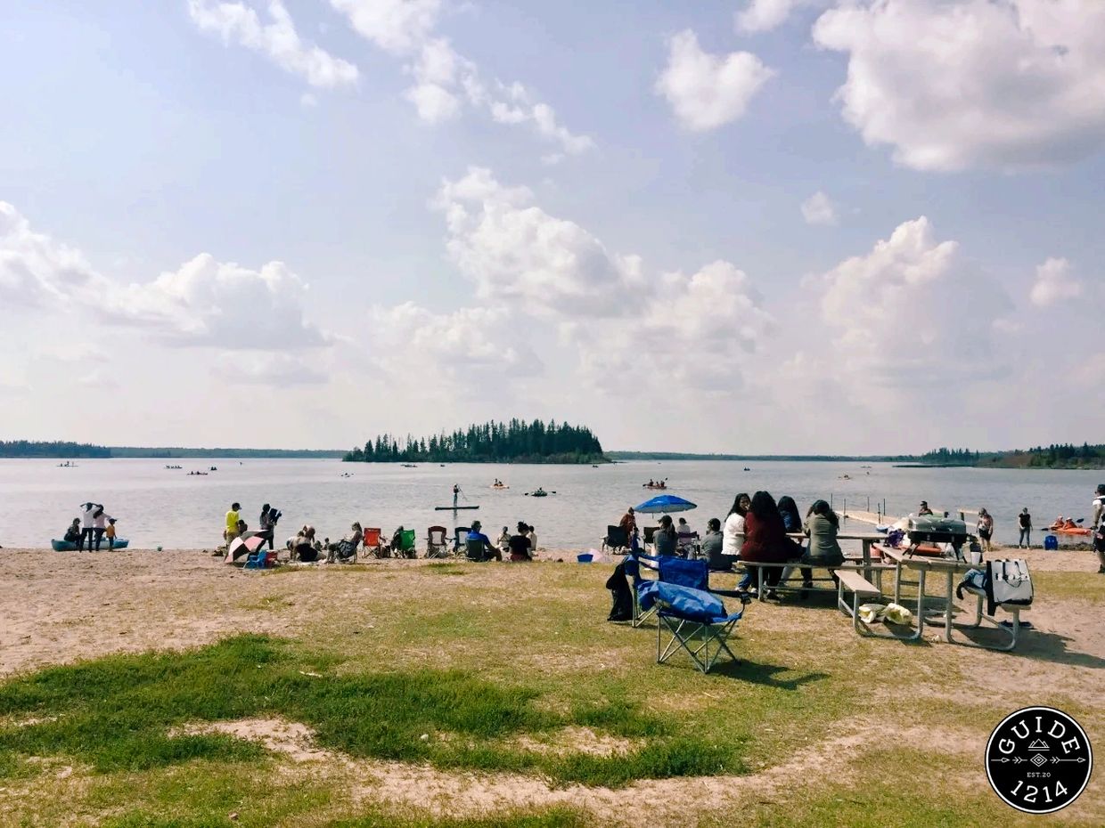 Picnic & beach life At Astotin Lake - Elk Island National Park, Alberta