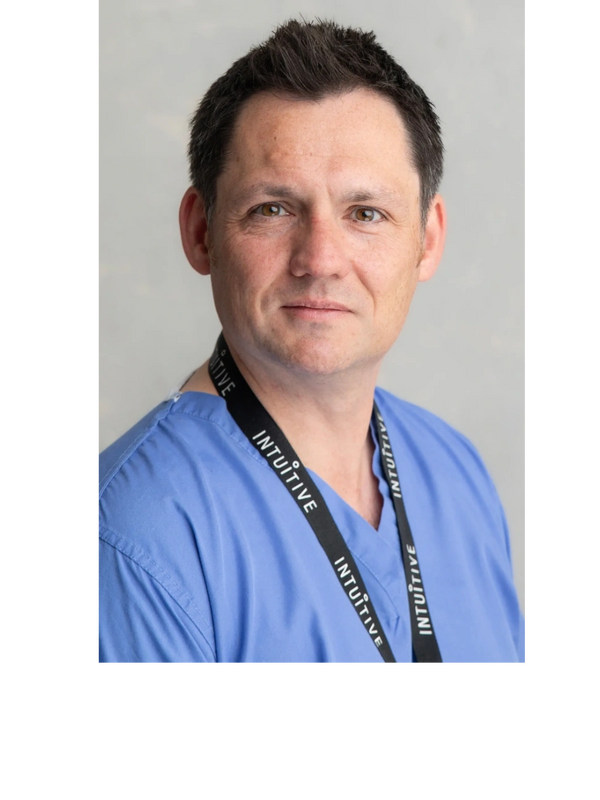 Mr Raymond Oliphant, Consultant Colorectal and General Surgeon (robotic colorectal & hernia surgery)