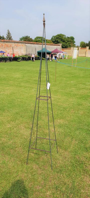 Pyramid Plant Support