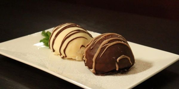 Handcrafted frozen desserts from an ice cream supplier serving Phoenix, AZ.