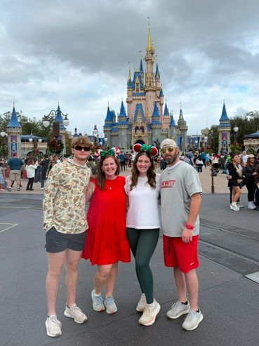 Lisa hardy, Disney travel agent, travel planner, castle and crown travel boutique, trussville, tn