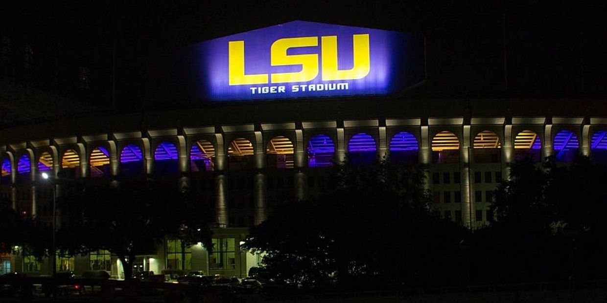 LA Corporate & Executive Transport
LSU Game-Day Shuttle for football season. From hotel to stadium.