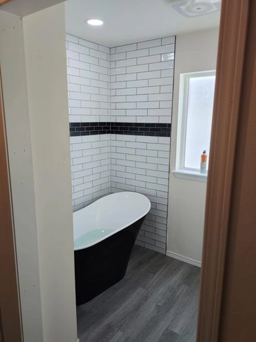 bath tub with tile walls