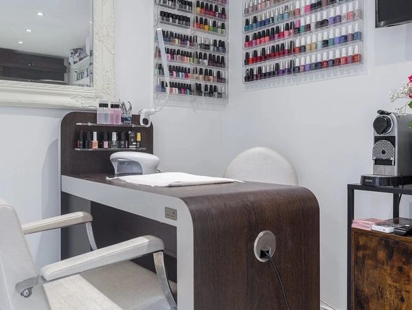 Mirra’s Beauty Hut, manicure table