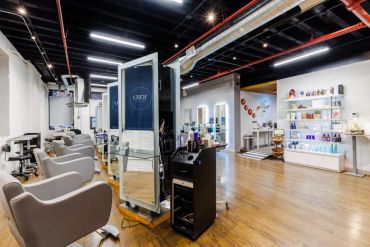 Modern empty hair salon with chairs and mirrors.