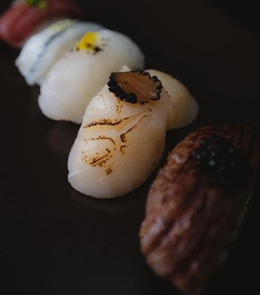 hokkaido scallop with black truffle on nigiri mix combo