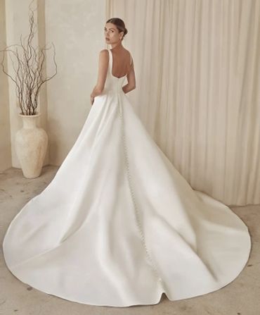 Le144 casablanca wedding dress back