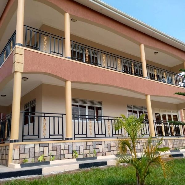 New constructed flat house available for sale at Bwebajja on Entebbe.
http://sivoagency.com/