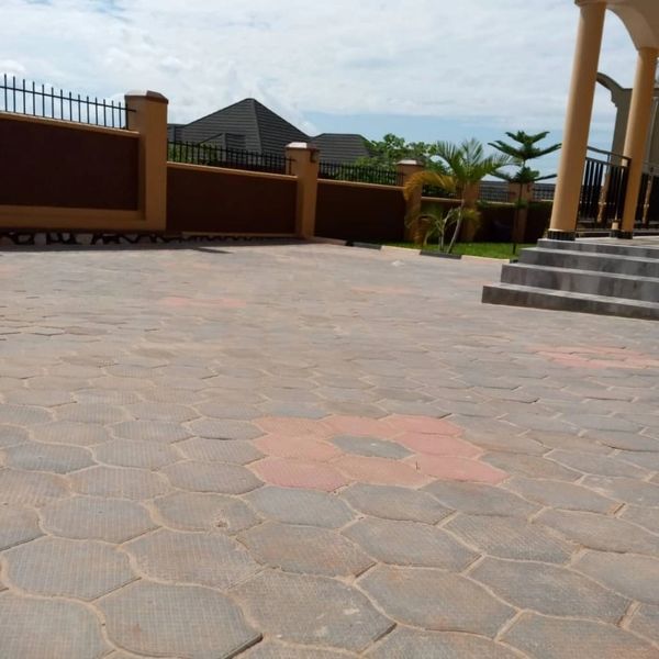 New constructed flat house available for sale at Bwebajja on Entebbe.
http://sivoagency.com/