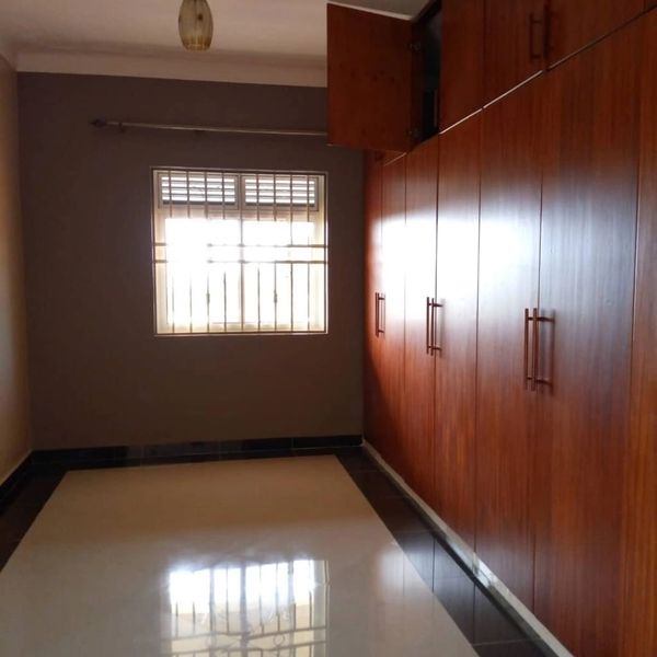 New constructed flat house available for sale at Bwebajja on Entebbe.
http://sivoagency.com/