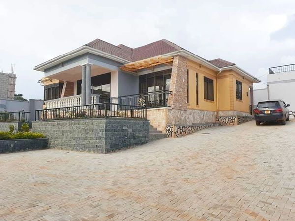 Property for sale at Kira off Mameri to road on 26 decimals private Mailo land ww.sivoagency.com