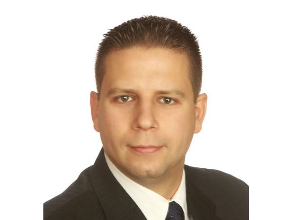 A portrait of Instructor Peter Jones