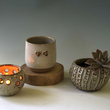 ceramic wedding favours: a tealight, beaker with hearts and a handmade planter