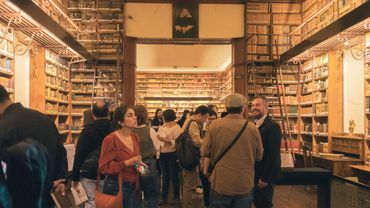 Grupo de visitantes a la Biblioteca durante la presentación