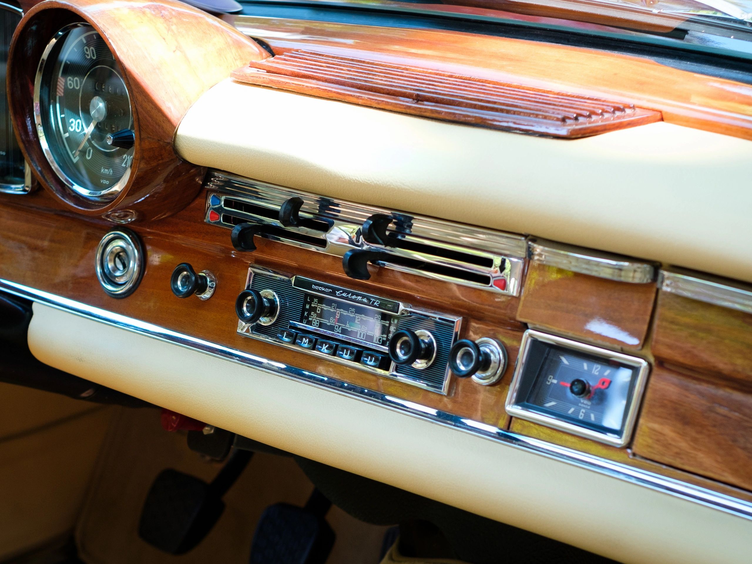 Creative Car Audio Shop Classic Becker & Blaupunkt Radios
