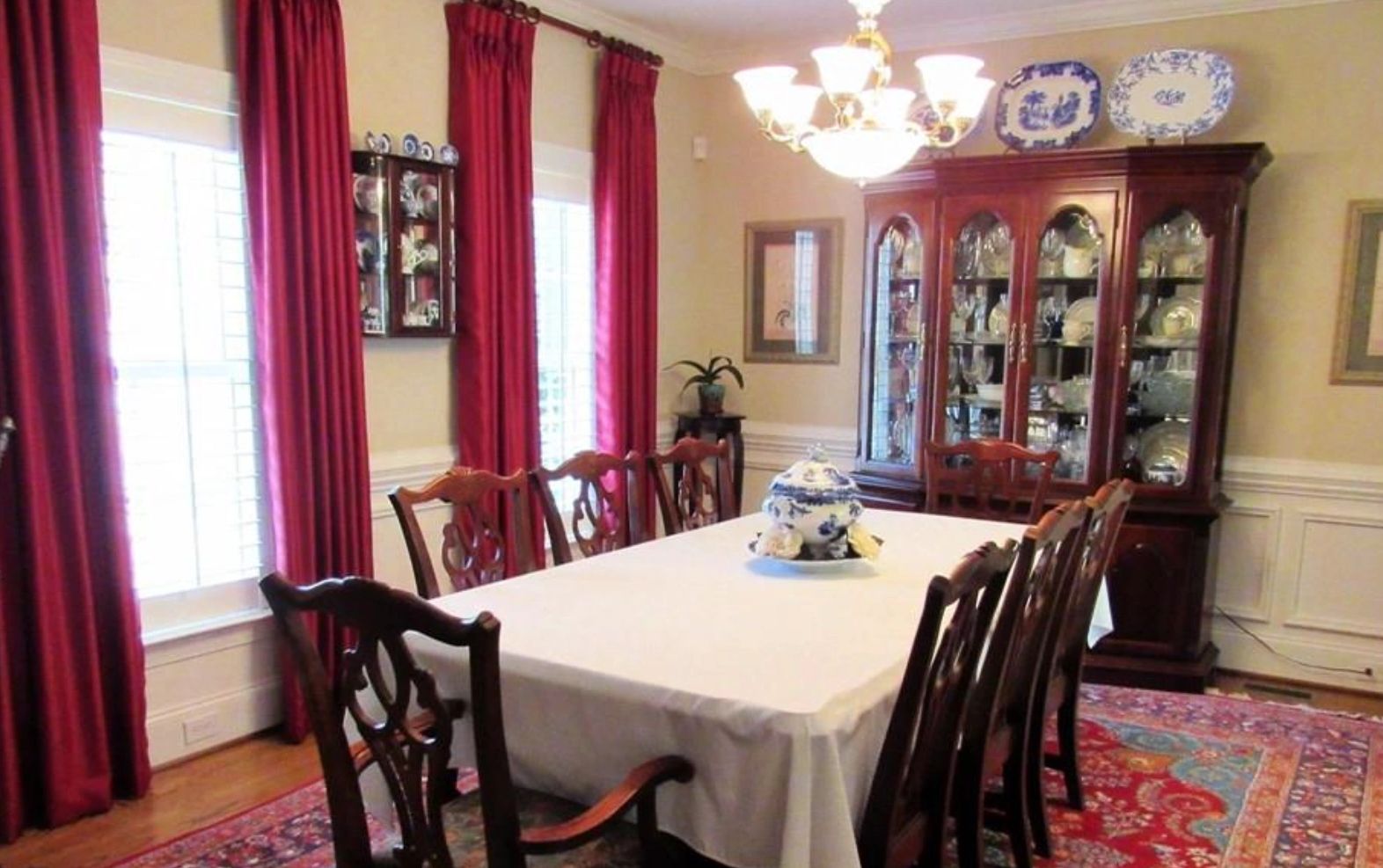 Home Staging - Dining Room Before