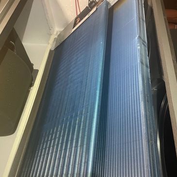 三菱、デンソー、アズビル、東芝、パナソニック、他全館空調機の分解清掃を実施しています。