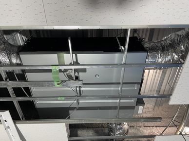 天井を剥がして機械が現れることも。