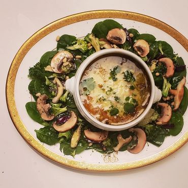 Coquille St. Jacques Scallops in Bowl in Platter with Salad