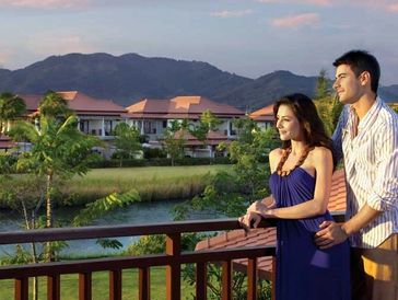 Honeymoon couple at Kumarakom