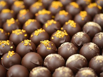 SELEUŠS Chocolates - Box of 6 count of Eden's Honey Truffles (photo credit: SELEUŠS Chocolates)