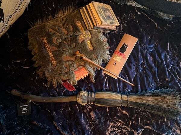 Ravenclaw magic wizard witches broom Harry Potter custom handmade broom