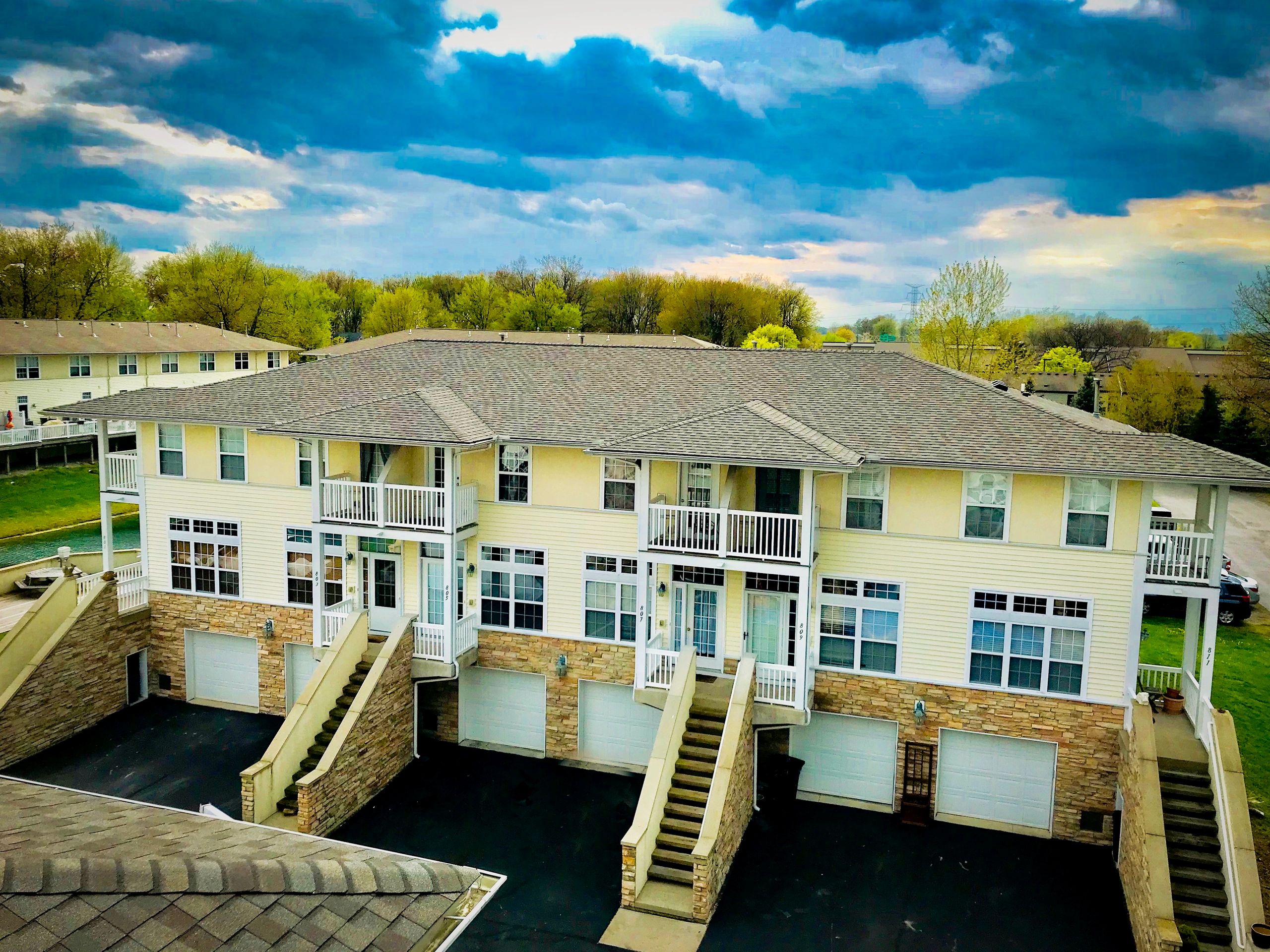 Evans Landing Condominiums in beautiful Luna Pier Michigan. Certainteed Landmark Shingles in Weather