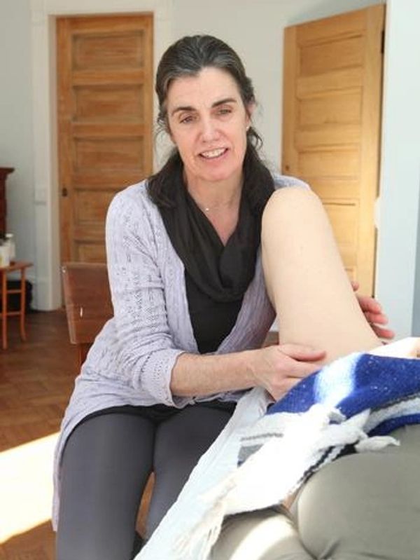Kathleen performing Lymph Drainage
