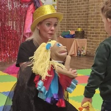 Hop Little Broadway, Puppet, theatre, baby class, nursery, toddler class, sensory play, theatre prof