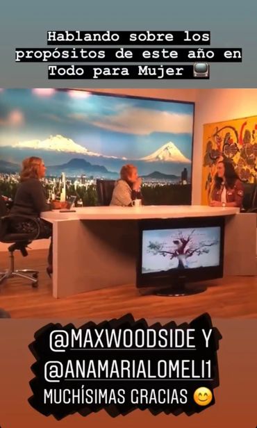 Hablando sobre propósitos de año en la TV programa de Maxwoodside