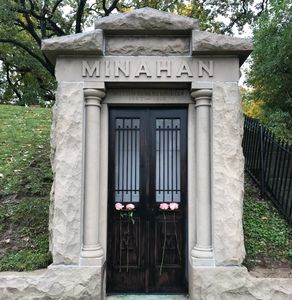 Private mausoleum of Dr. William E. Minahan; he died in the Titanic tragedy, April 15, 1912.