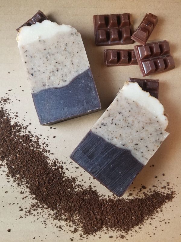 Wake Up...& smell the chocolate!🍫Chocolate Mocha gives you top note of cocoa with a hint of coffee.